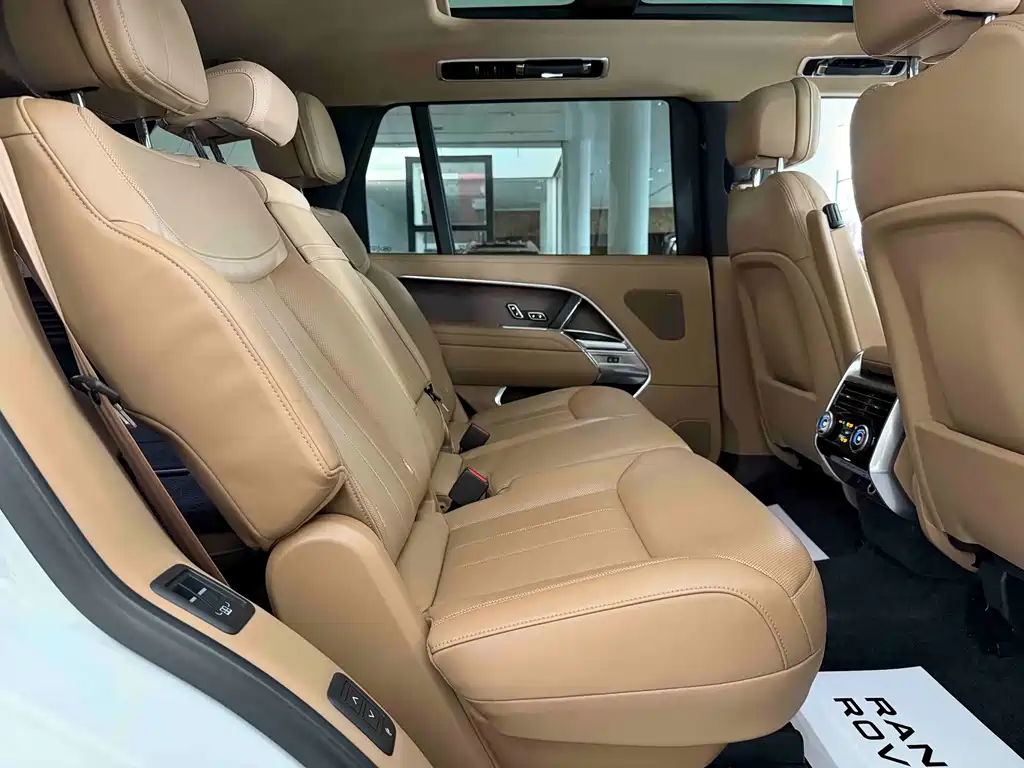 Land Rover Range Rover 2023 — фото 19