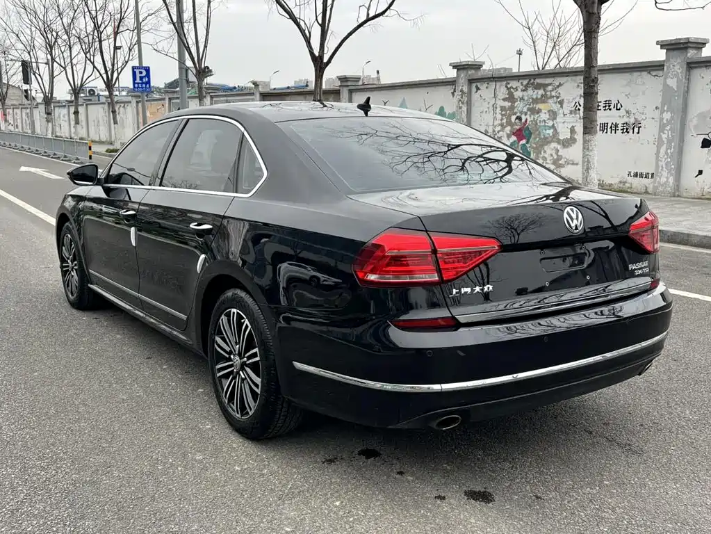 Volkswagen Passat 2018 — фото 19