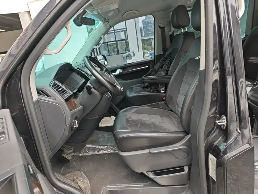 Volkswagen Multivan 2018 — фото 15