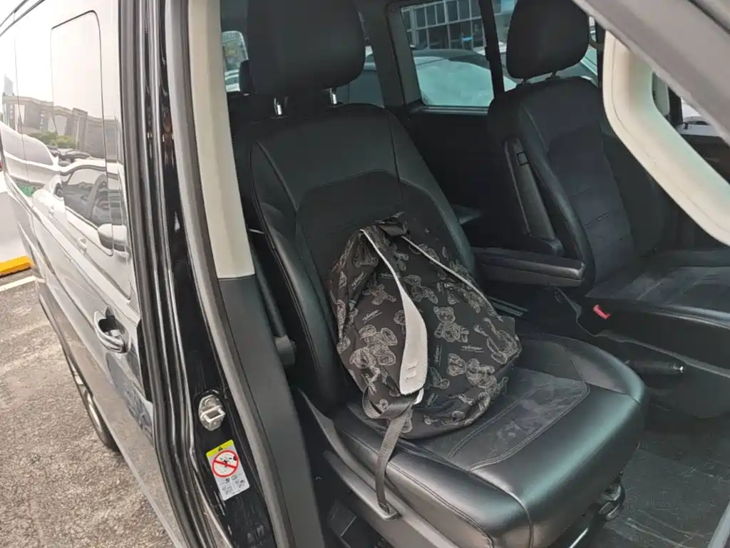 Volkswagen Multivan 2018 — фото 25