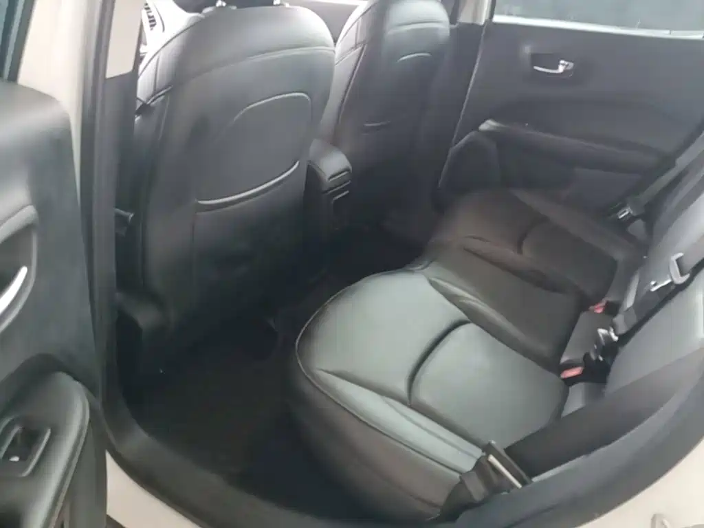 Jeep Compass 2017 — фото 17
