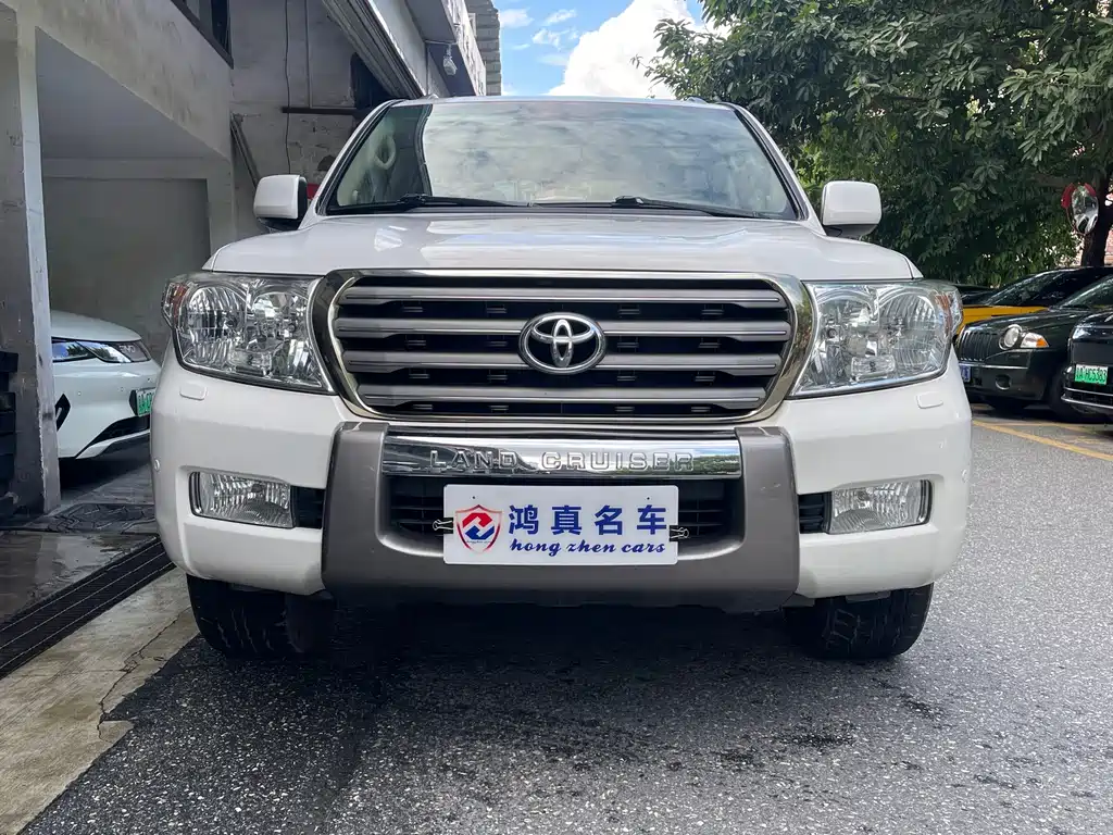 Toyota Land Cruiser 2010 — фото 2