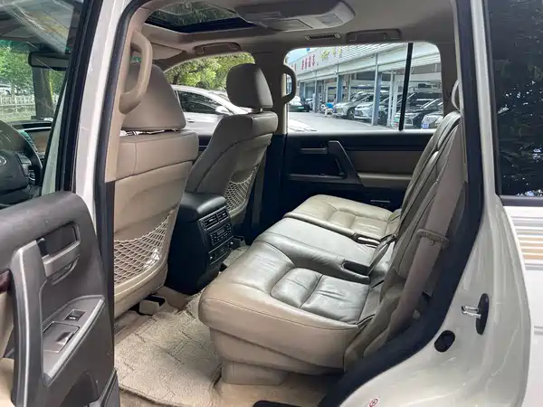 Toyota Land Cruiser 2010