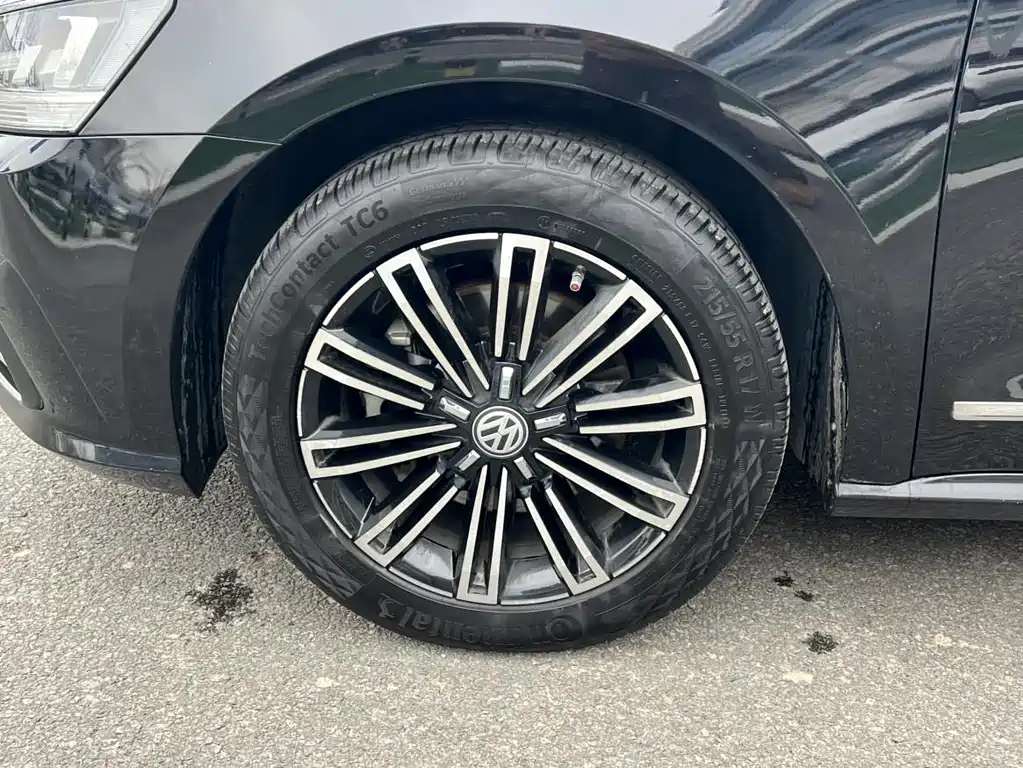 Volkswagen Passat 2018 — фото 18