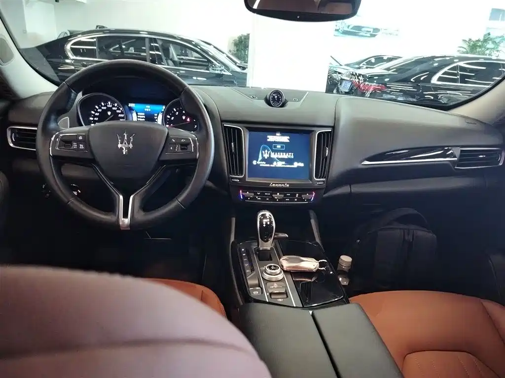 Maserati Levante 2017 — фото 10