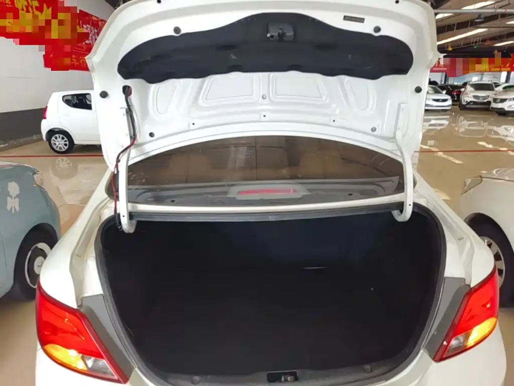 Hyundai Accent 2018 — фото 19