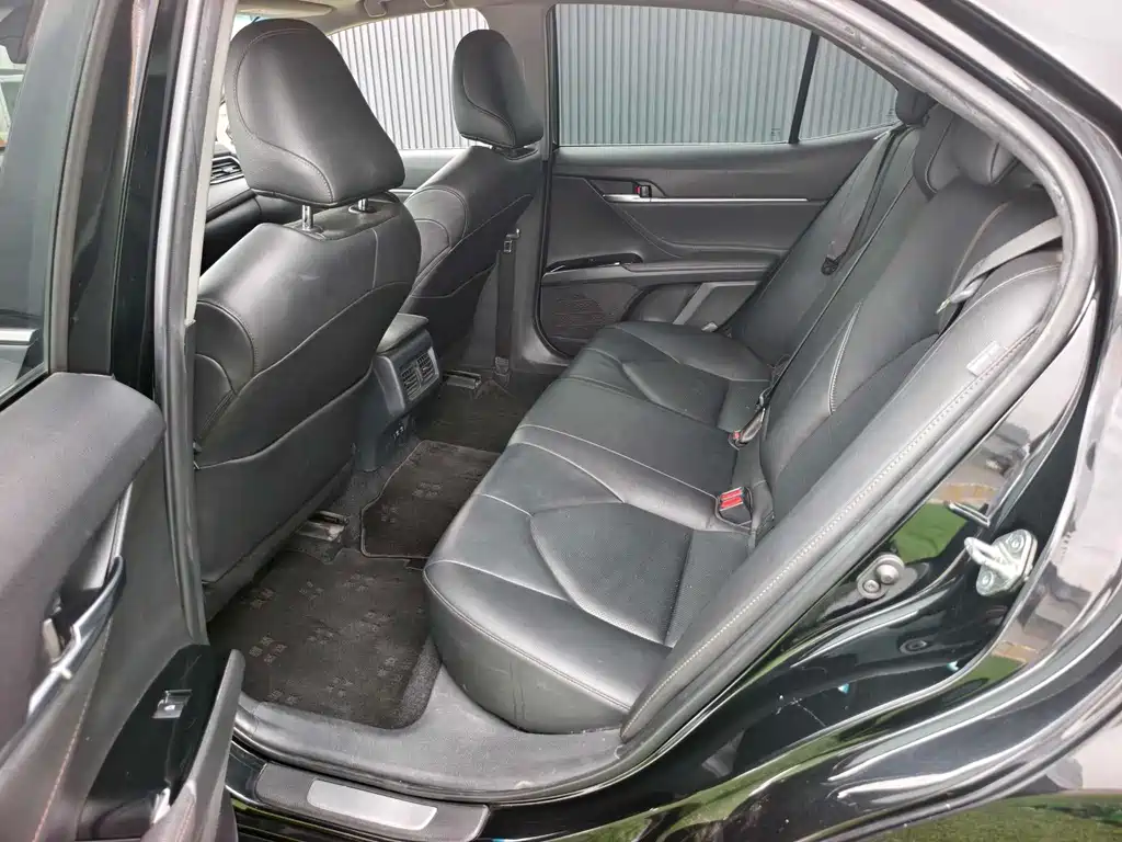 Toyota Camry 2019 — фото 10
