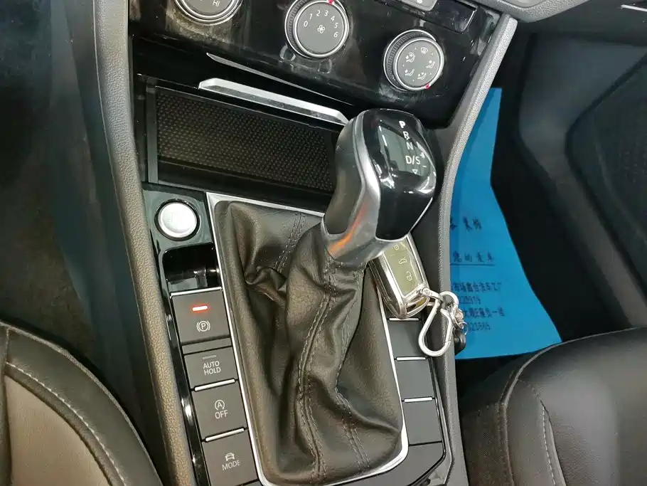 Volkswagen Sagitar 2022 — фото 16