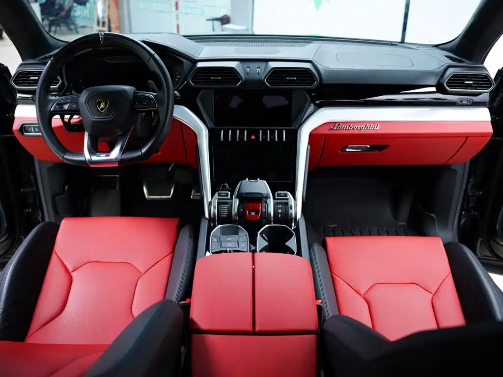 Lamborghini Urus 2019 — фото 48