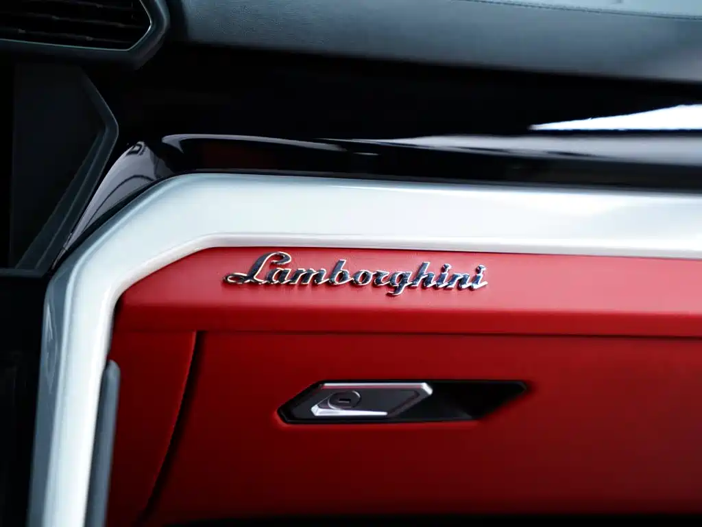 Lamborghini Urus 2019 — фото 54
