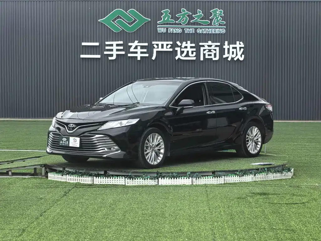 Toyota Camry 2019 — фото 1