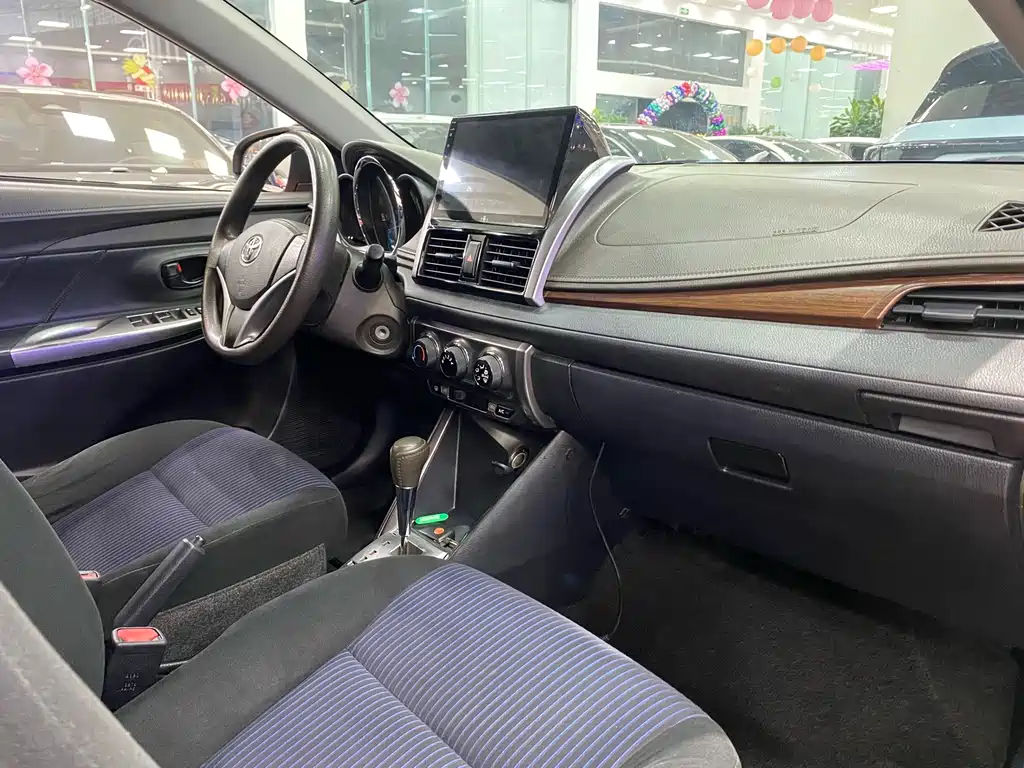 Toyota Yaris L 2014