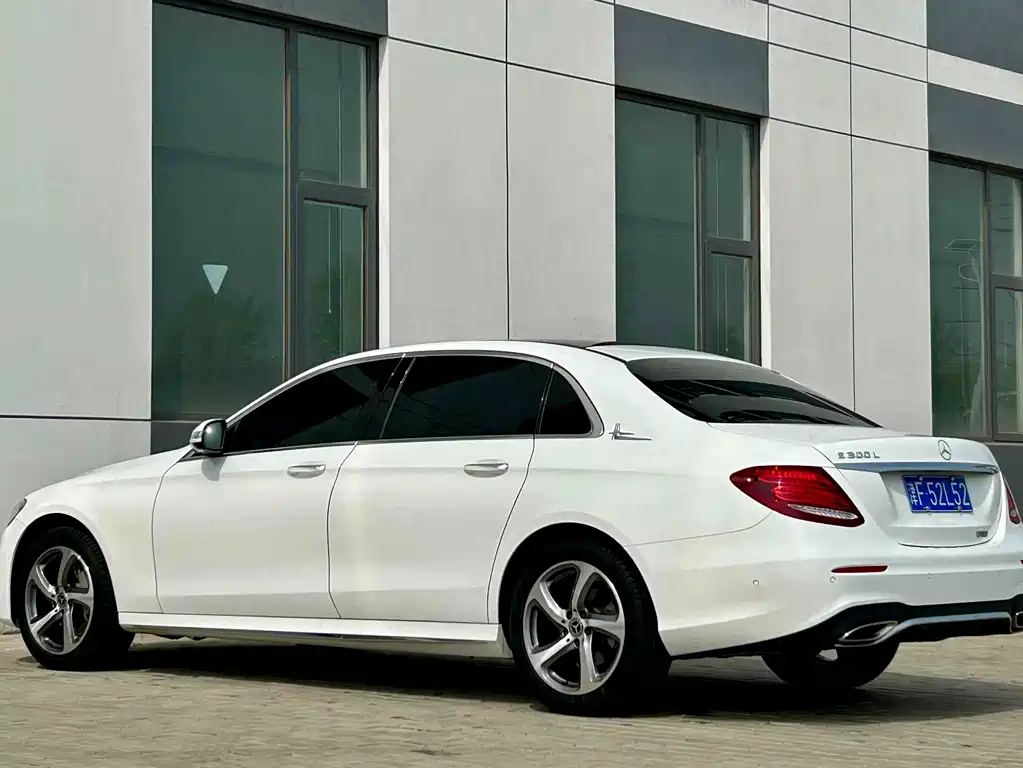 Mercedes-Benz E-Class 2018 — фото 9