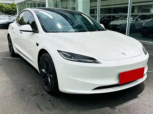 Tesla Model 3 2025 — фото 1