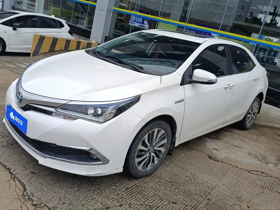 Toyota Corolla 2018 — фото 1