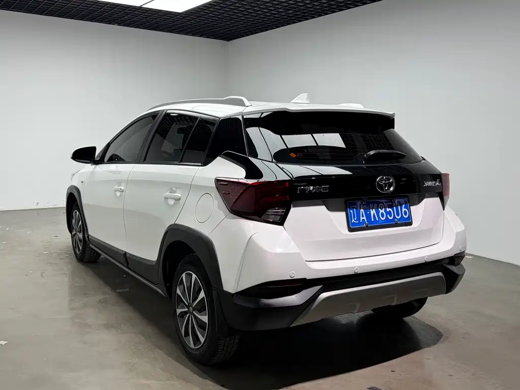 Toyota Yaris L 2022 — фото 27
