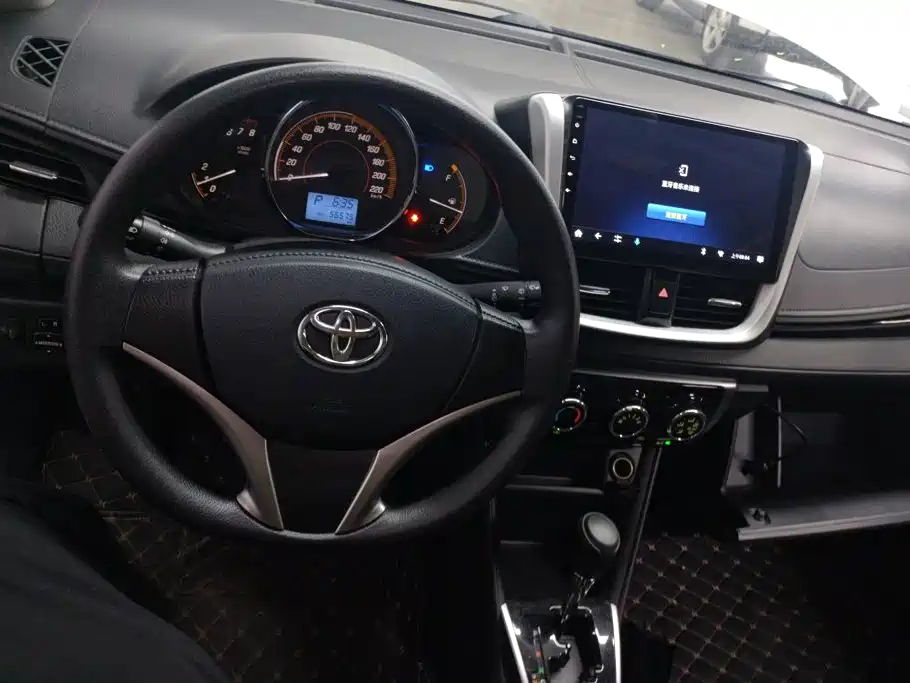 Toyota Yaris L 2020 — фото 12