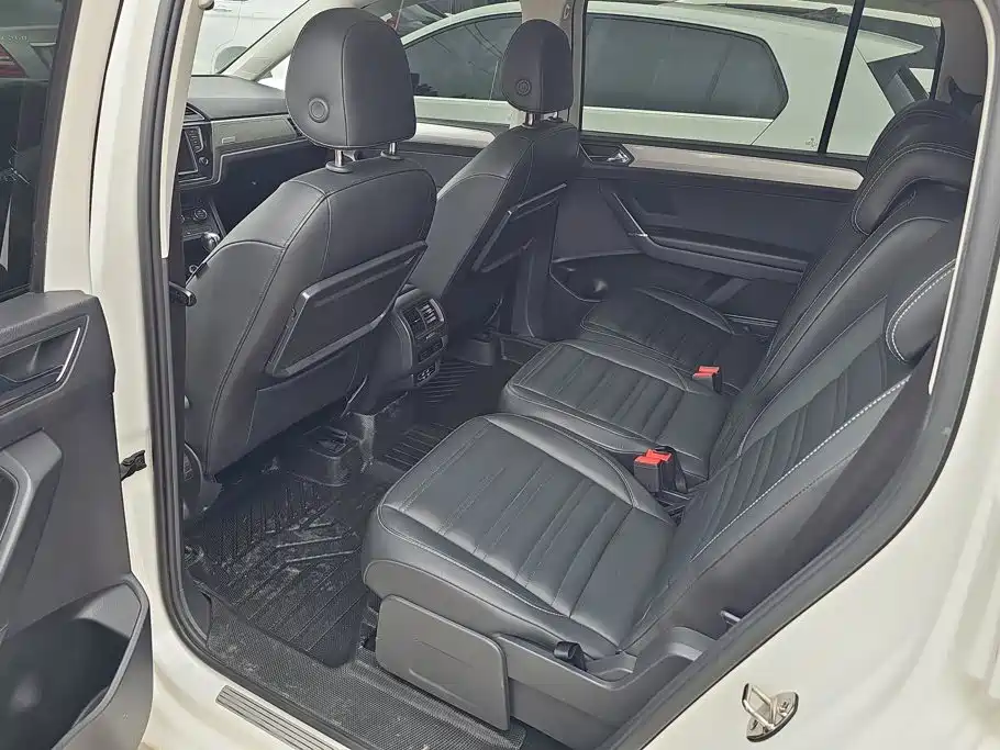 Volkswagen Touran 2018 — фото 11