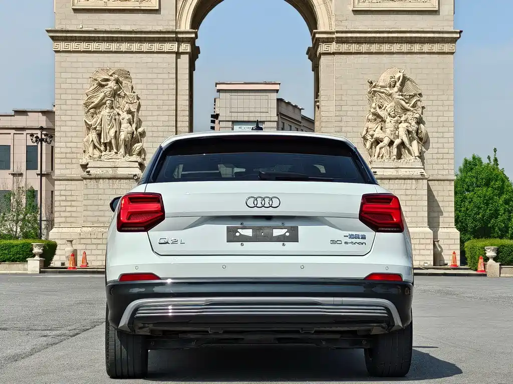 Audi Q2L E-Tron 2020