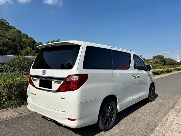 Toyota Alphard 2013