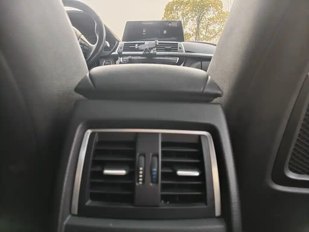BMW 3 Series 2017 — фото 10