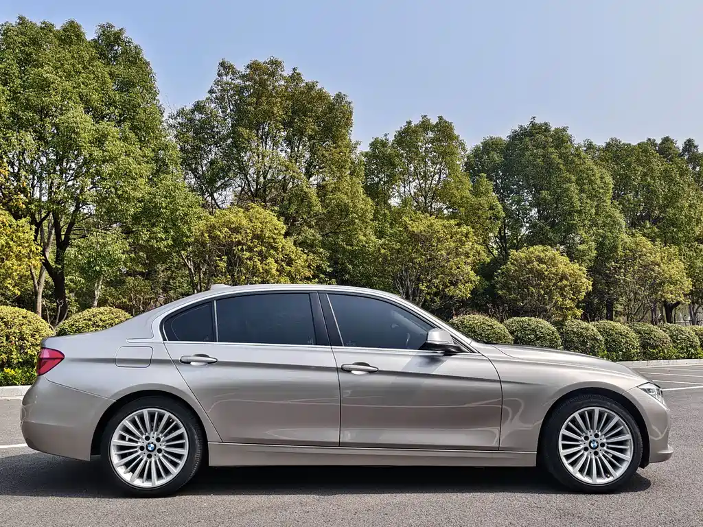 BMW 3 Series 2017 — фото 19