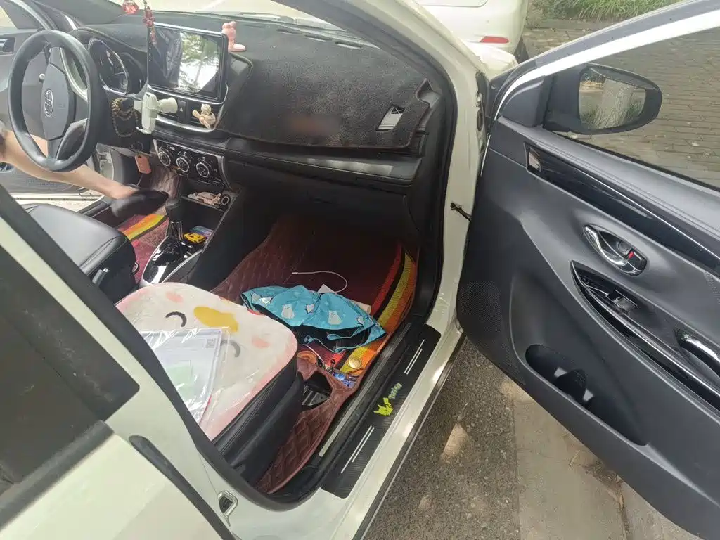 Toyota Yaris L 2020 — фото 20