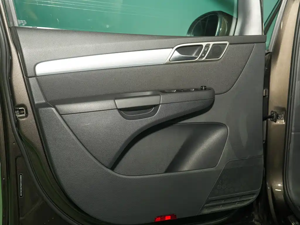 Volkswagen Sharan 2017 — фото 18