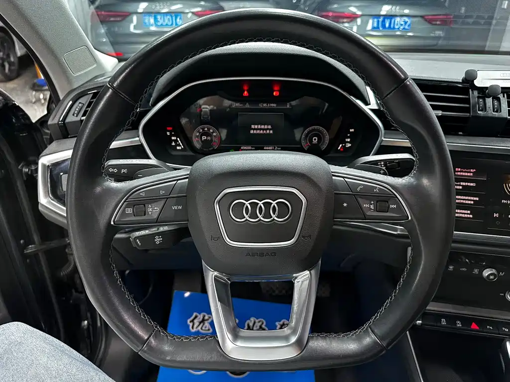 Audi Q3 2022 — фото 13
