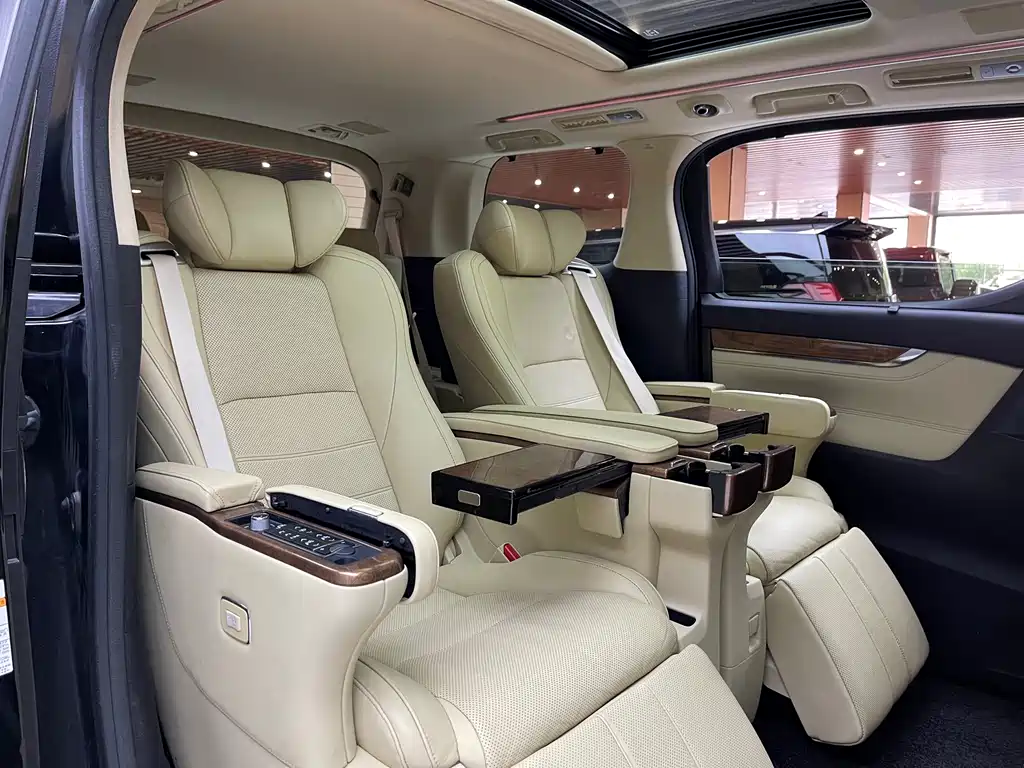 Toyota Alphard 2018 — фото 10