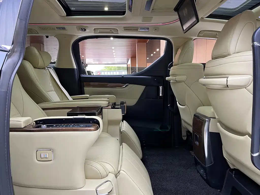 Toyota Alphard 2018 — фото 9