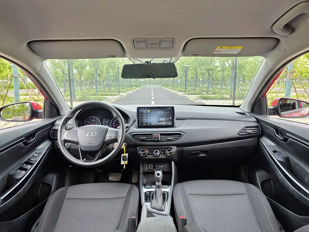 Hyundai Elantra 2020 — фото 18