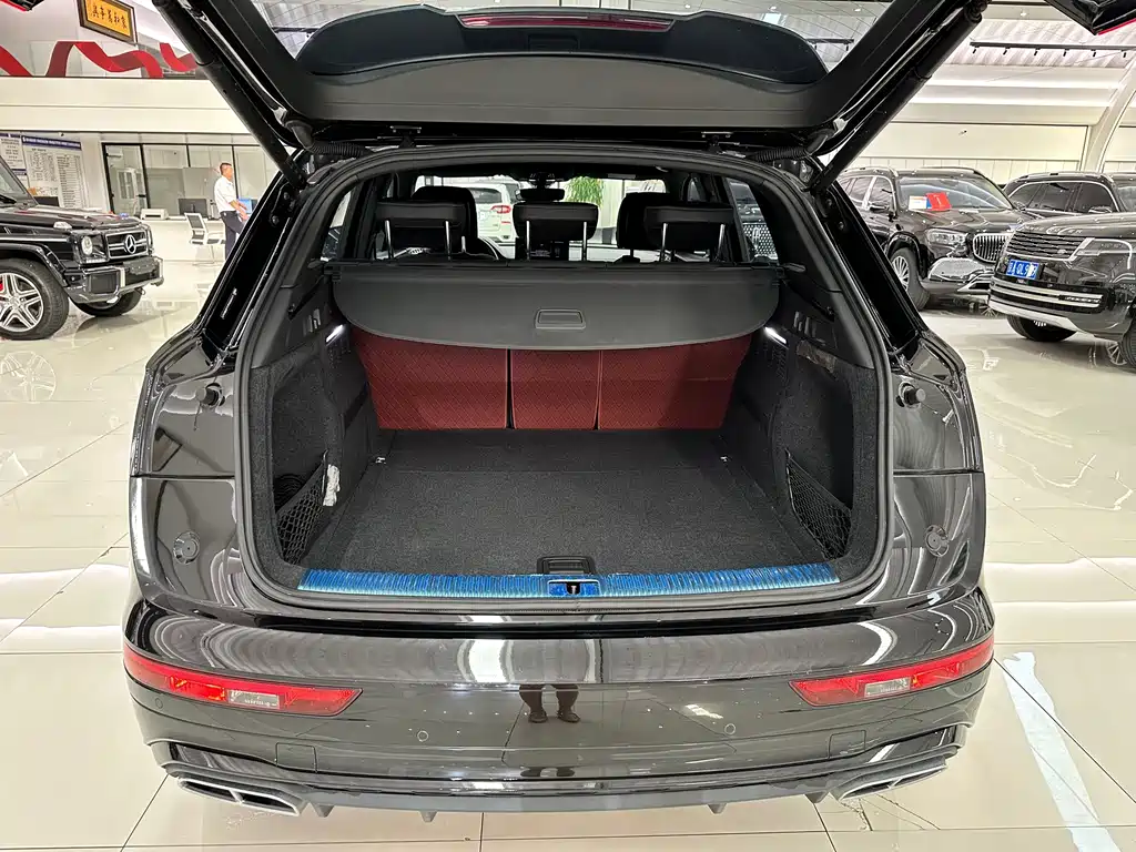 Audi Q5L 2023 — фото 26