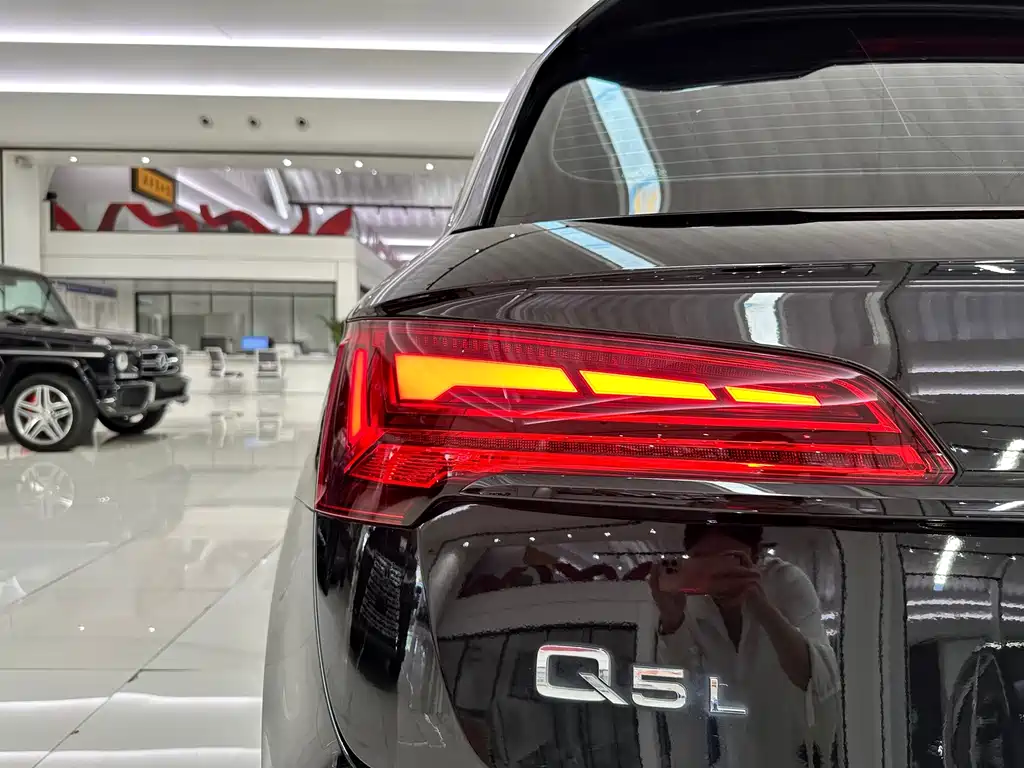 Audi Q5L 2023 — фото 35