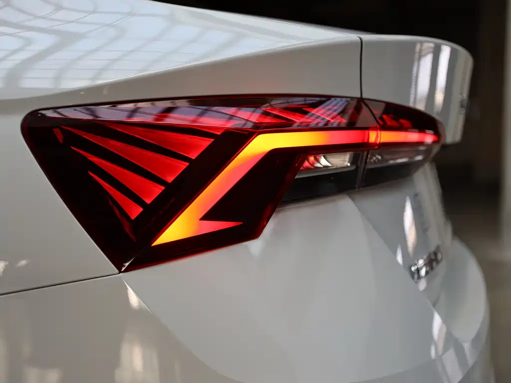 Skoda Octavia 2022 — фото 15