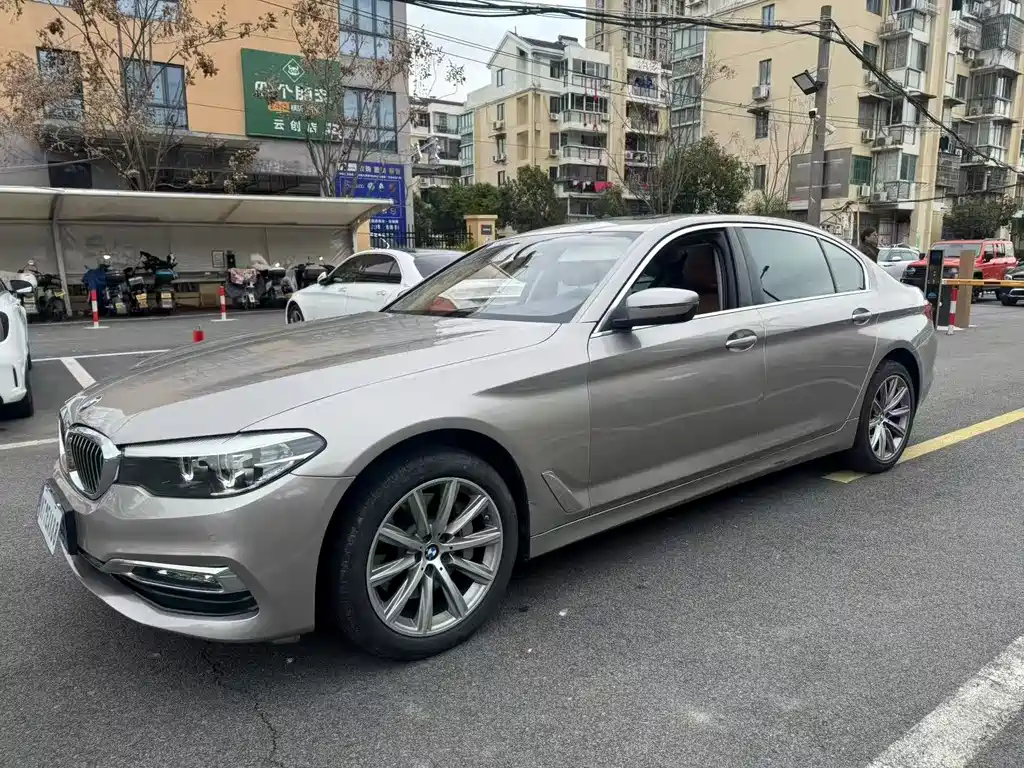 BMW 5 Series 2018 — фото 3