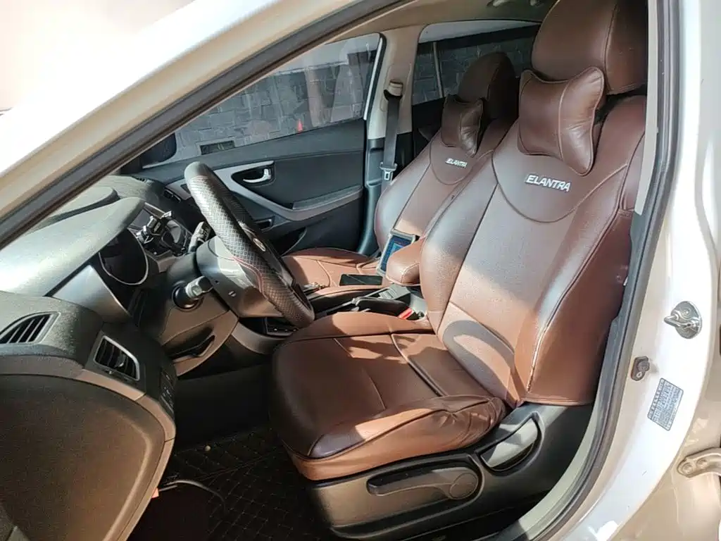 Hyundai Elantra 2017 — фото 15