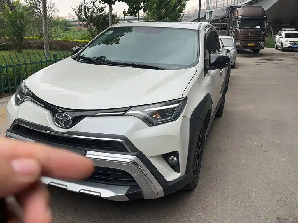 Toyota RAV4 2019 — фото 23