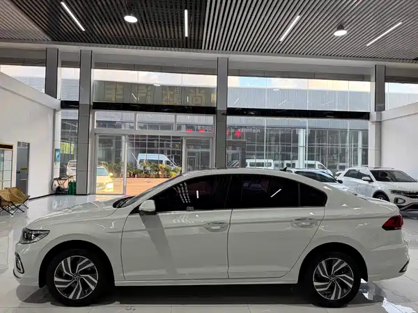Volkswagen Bora 2023
