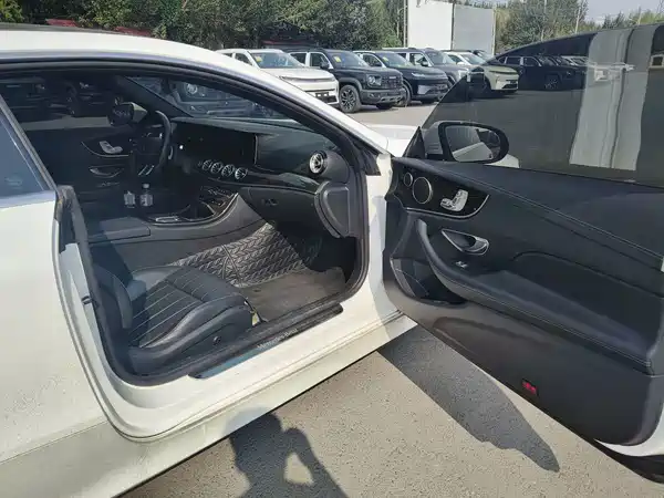 Mercedes-Benz E-Class 2022