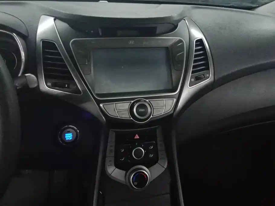 Hyundai Elantra Langdong 2015 — фото 13