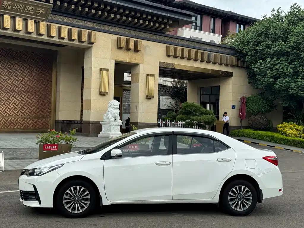 Toyota Corolla 2017 — фото 13