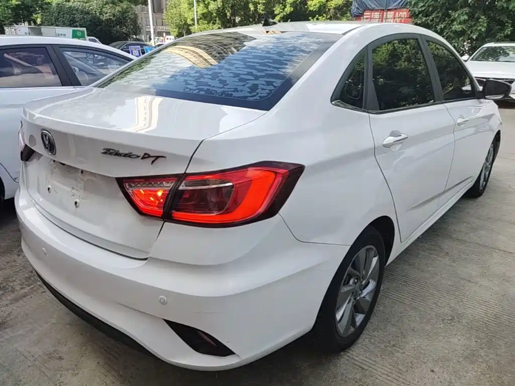 Changan Eado DT 2018 — фото 5