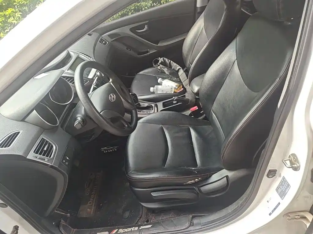 Hyundai Elantra 2015 — фото 22