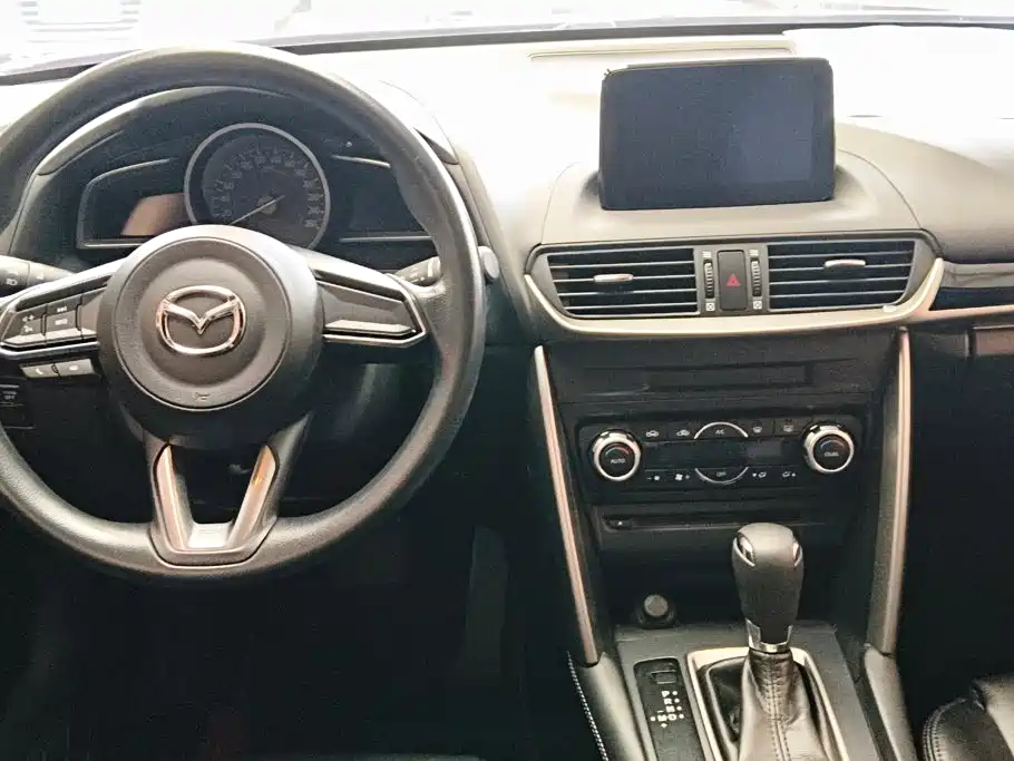 Mazda CX-4 2017 — фото 12
