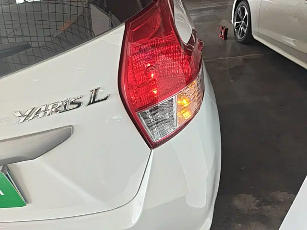 Toyota Yaris L 2016 — фото 8