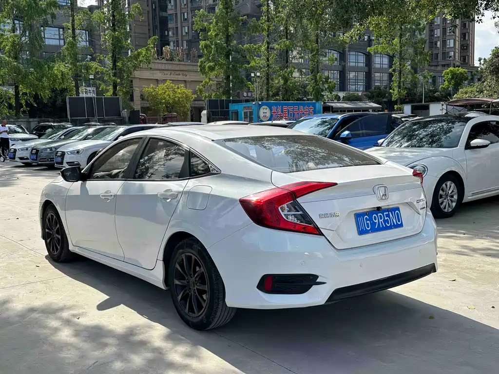 Honda Civic 2017 — фото 10