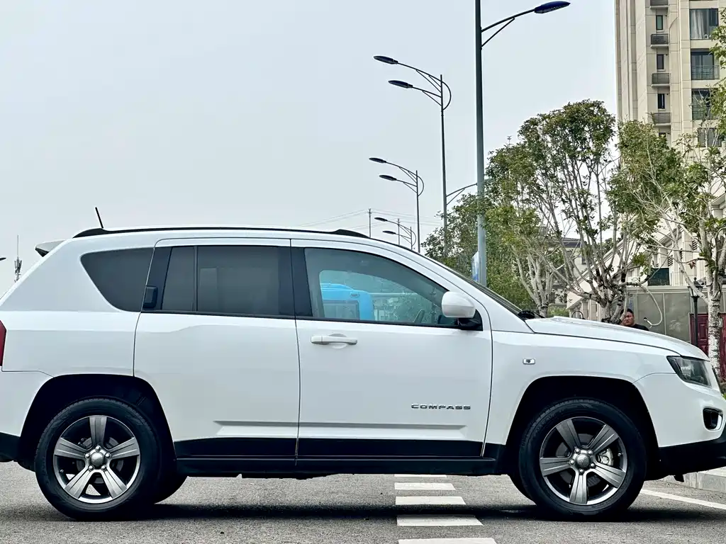 Jeep Compass 2014 — фото 11