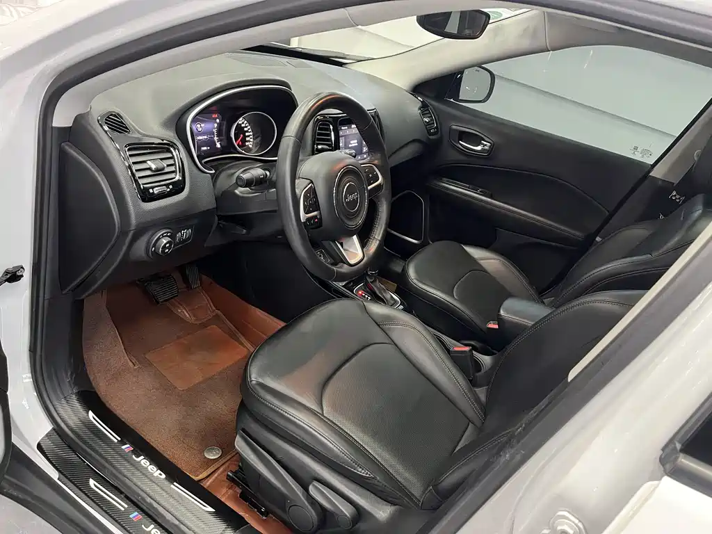 Jeep Compass 2020 — фото 15