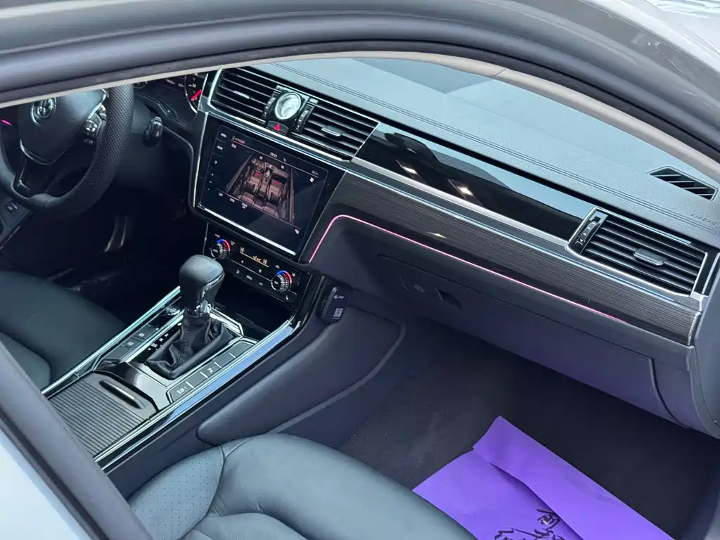 Volkswagen Phideon 2018 — фото 25